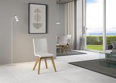 Sedia Trudy gambe quercia, cuscino bianco
